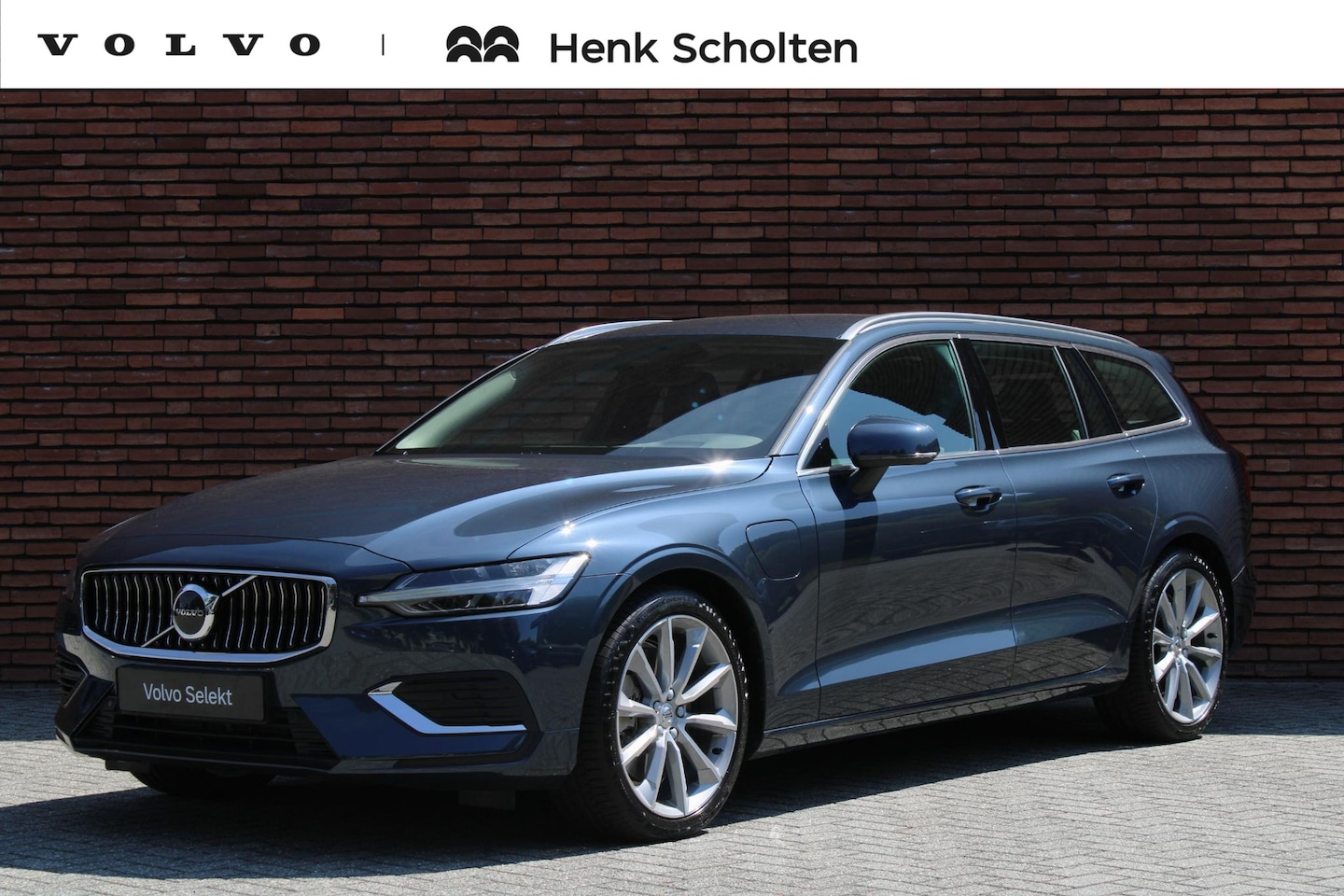 Volvo V60 - T6 Plug-in hybrid AWD Plus Bright | Verwarmbare voorstoelen met ventilatie | Premium audio - AutoWereld.nl
