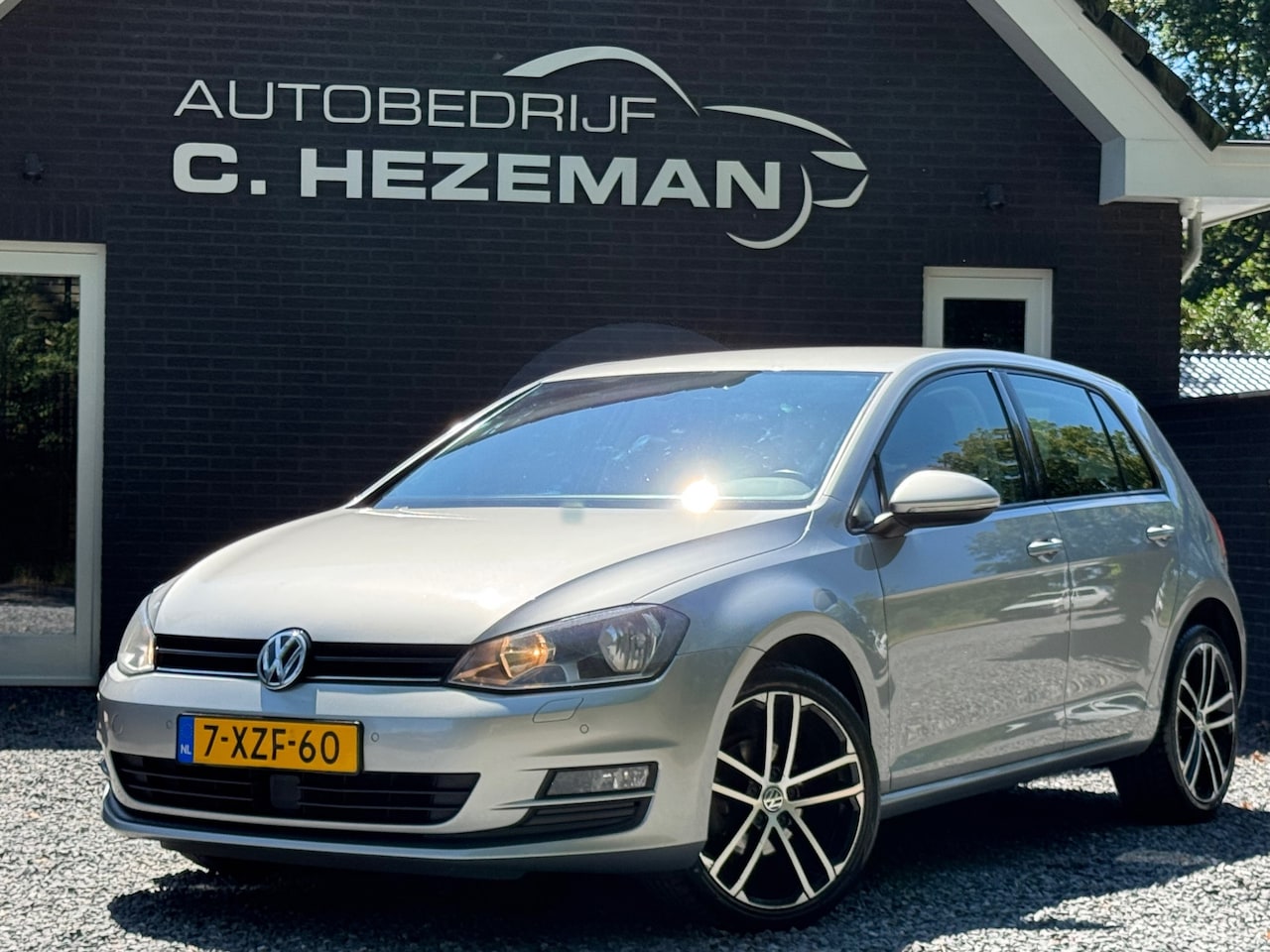 Volkswagen Golf - 1.2 TSI Highline Automaat Navigatie Cruise Climate Control MF Stuur - AutoWereld.nl