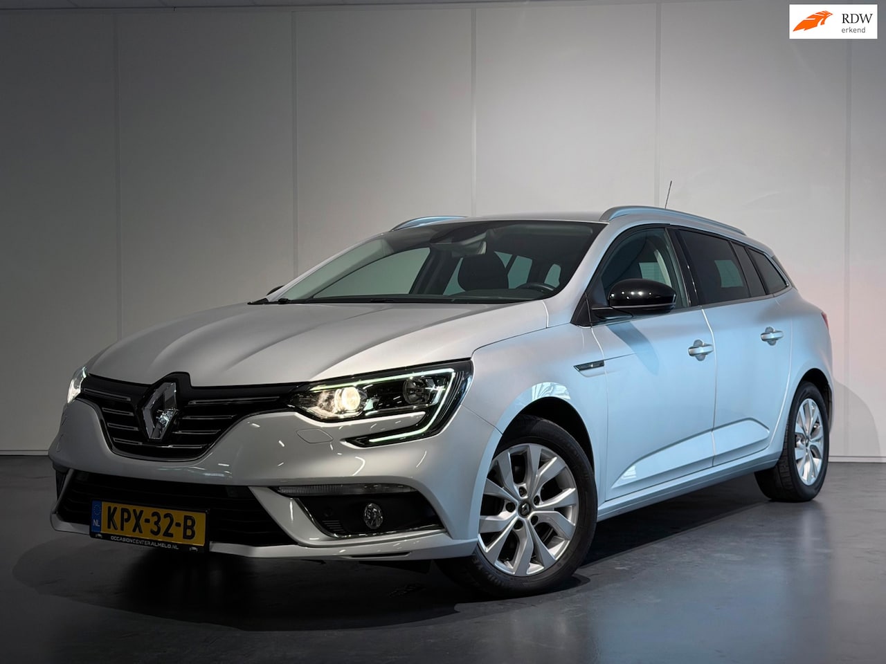 Renault Mégane Estate - 1.3 TCe Limited /Clima/Cruise/LED/CarPlay/Keyless/Camera/NAVI/LaneAss/Bots/ - AutoWereld.nl