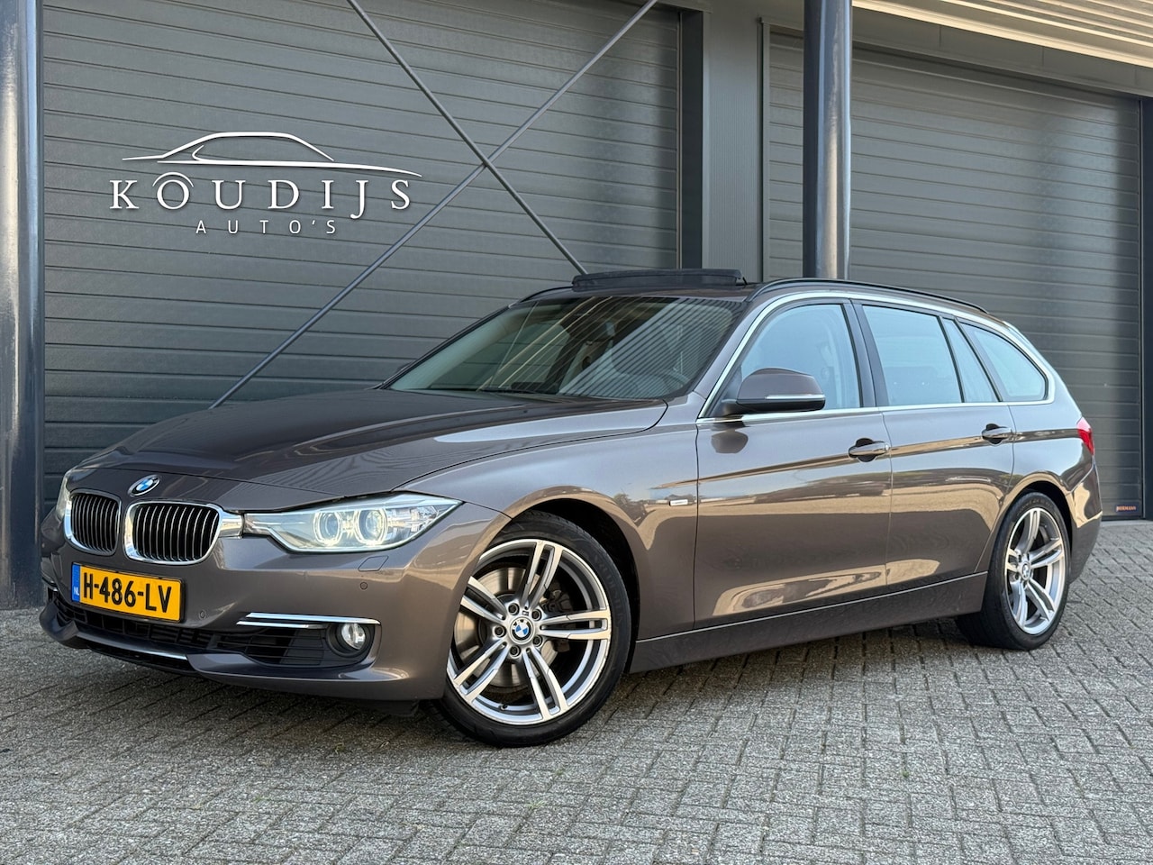 BMW 3-serie Touring - 328i High Executive 328i High Executive, Panodak, Leder, Stoel/stuurverw., Volledig onderhouden - AutoWereld.nl
