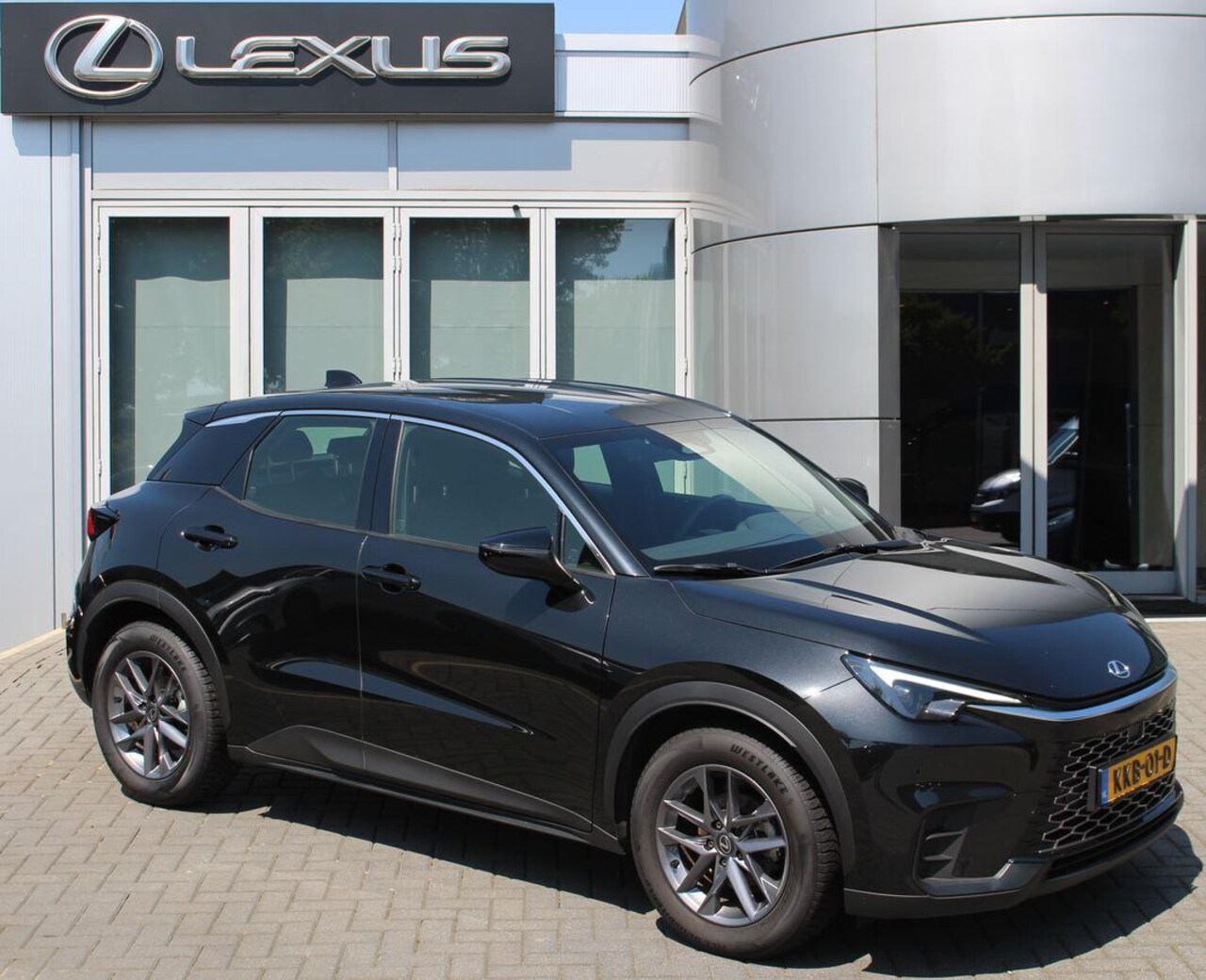 Lexus LBX - 1.5 2WD STOELVERW STUURVERW PARK-SENSOR BLIND-SPOT CARPLAY LENDESTEUN - AutoWereld.nl