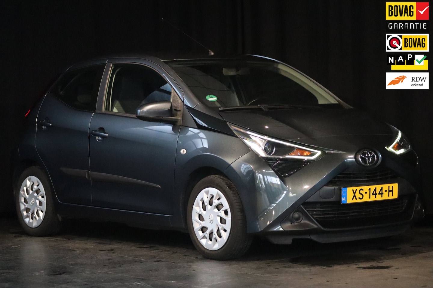 Toyota Aygo - 1.0 VVT-i x-play / NAP / ORIG. NL- AUTO / AIRCO / CAM. / CARPLAY - AutoWereld.nl