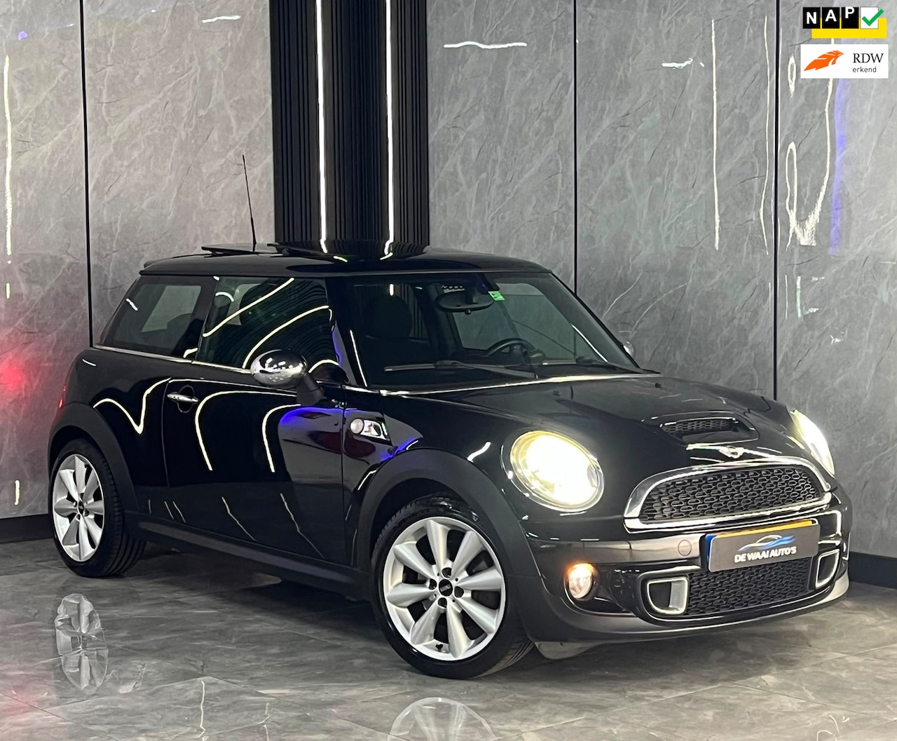 MINI 3-Deurs - 1.6 Cooper S 10 Years II |Pano|Automaat|Storlverw|half Leer|Led|Boekjes - AutoWereld.nl