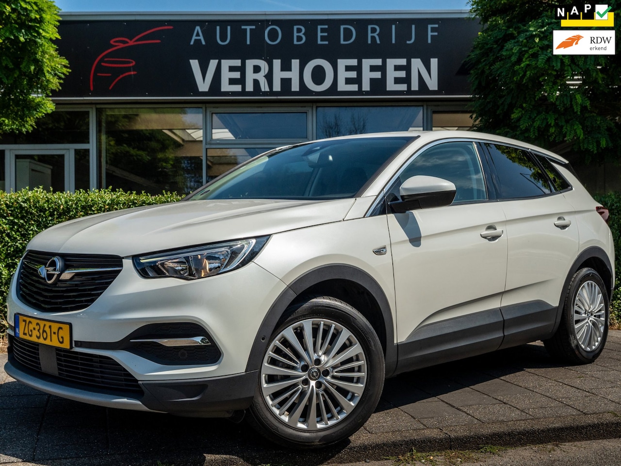 Opel Grandland X - 1.2 Turbo Business Executive | AUTOMAAT | APPLE CARPLAY | TREKHAAK | VOLLEDIG ONDERHOUDEN - AutoWereld.nl