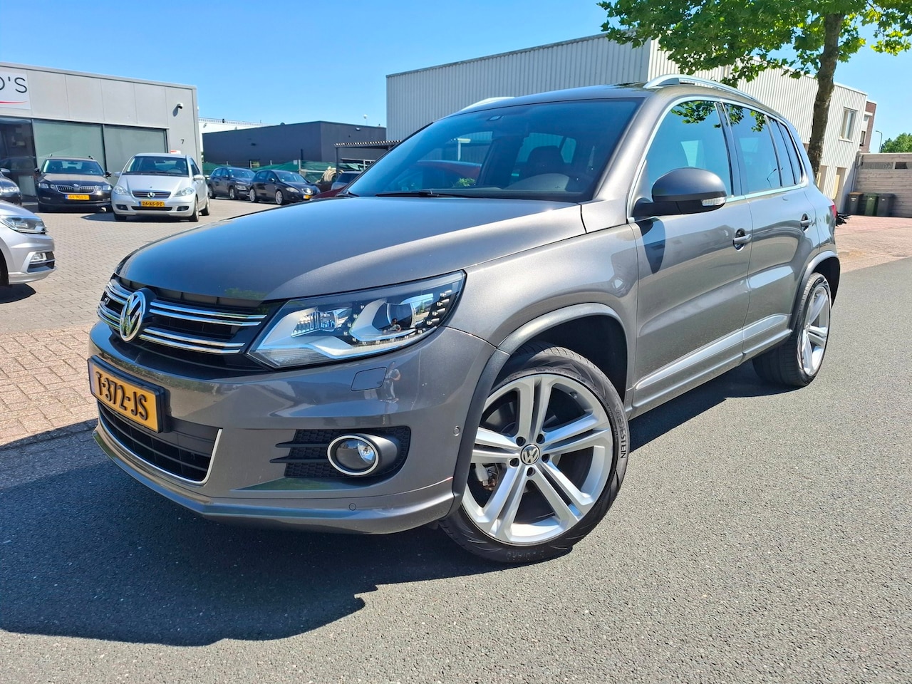 Volkswagen Tiguan - 1.4 TSI R-line Edition PANO/XENON/NAVI/CAMERA! - AutoWereld.nl