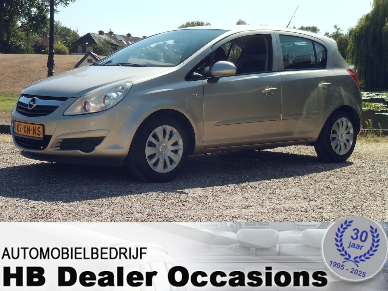 Opel Corsa - 1.2-16V Enjoy - Airco - AutoWereld.nl