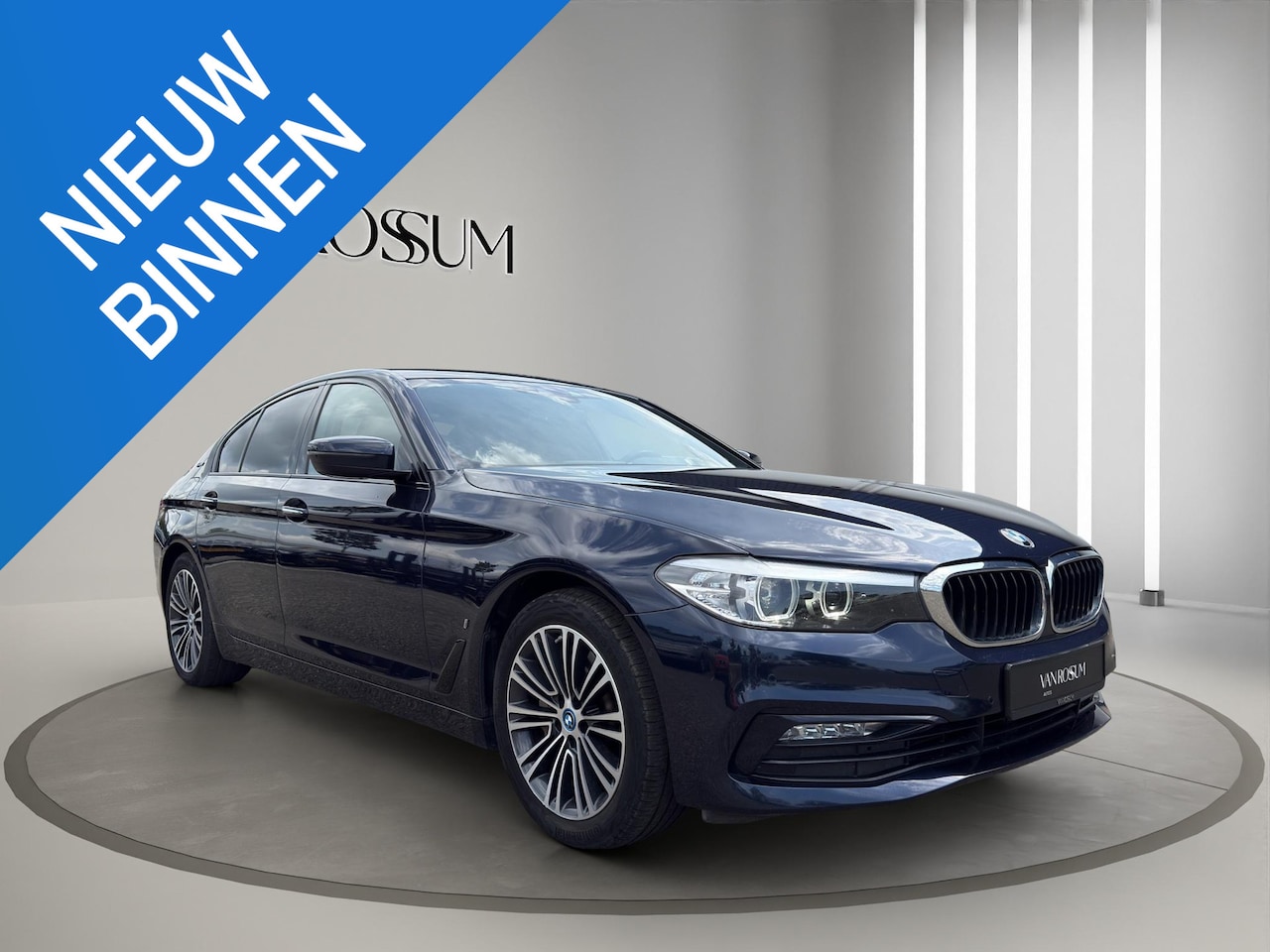 BMW 5-serie - 530 e iPerformance | Leder | Sportstoelen | Sfeer | Camera | Parksenors V+A | 18" | - AutoWereld.nl