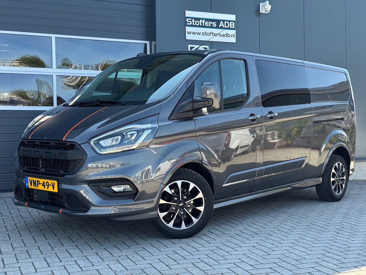 Ford Transit Custom - 320 2.0 TDCI 185pk L2H1 Sport DC | L+R SCHUIF | Navi | Xenon | Raptor | Automaat | Trekhaa - AutoWereld.nl