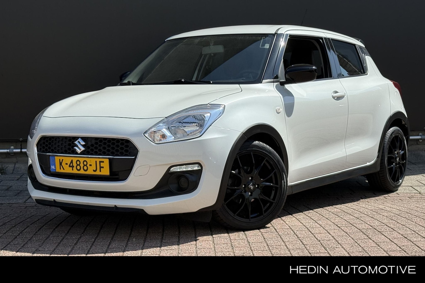 Suzuki Swift - 1.2 Comfort Smart Hybrid | Lederen bekleding | Navigatie | Camera | - AutoWereld.nl
