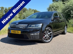 Skoda Octavia Combi - 2.0 TSI RS / Goed onderhouden / 220 PK / Stoelverwarming / Cruise Control / 18"LM Velgen