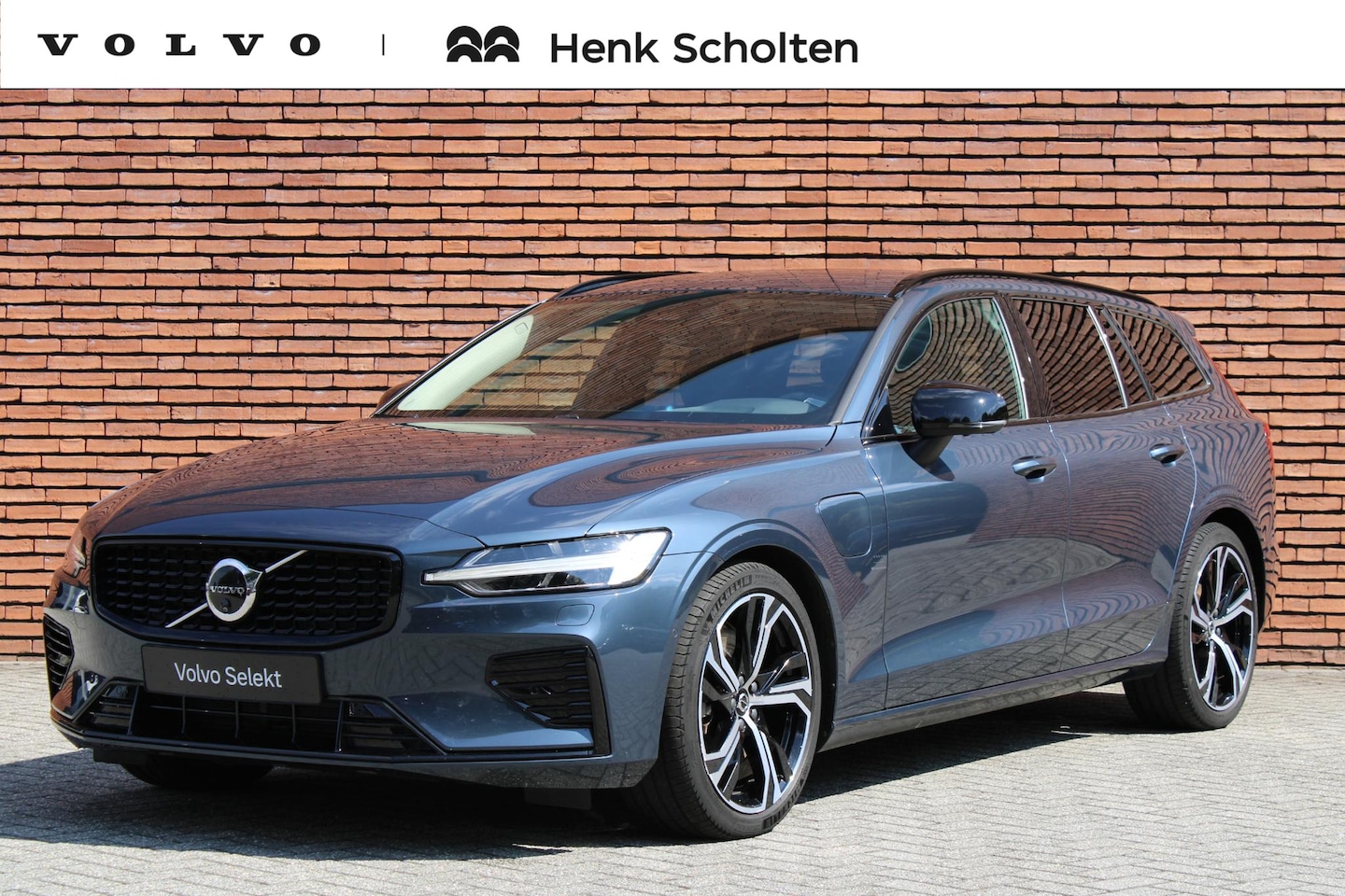 Volvo V60 - 2.0 T8 Plug-in hybrid AWD Plus Dark | Nappa leder met stoelventilatie en massage stoelen | - AutoWereld.nl
