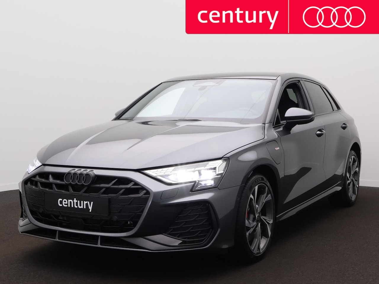 Audi A3 Sportback - 45 TFSI e S edition Competition | S Line | panoramadak | SONOS | head up display | 18" - AutoWereld.nl
