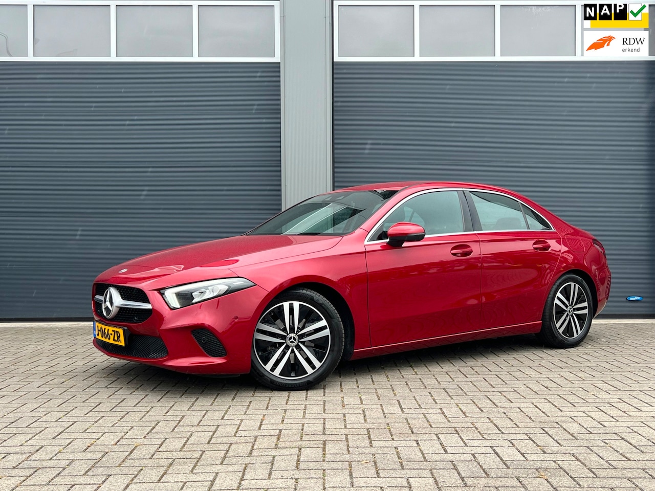 Mercedes-Benz A-klasse - 180 Business Solution Luxury|Leer|Automaat|Trekhaak - AutoWereld.nl