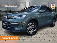 Volkswagen Tiguan - 1.5 eHybrid Life Edition | Trekhaak | 360 Camera | IQ LED | Cipressino Grün |