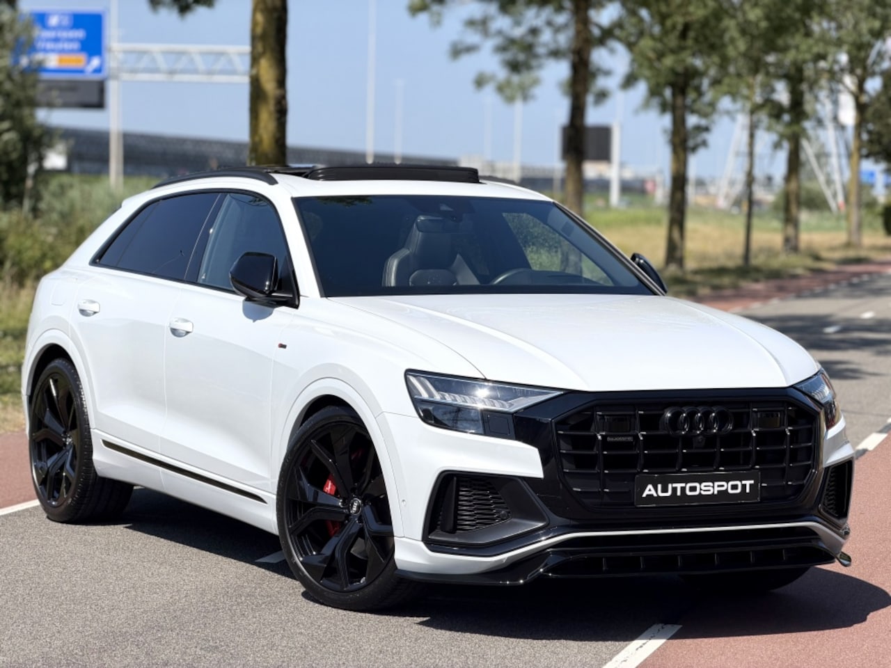 Audi Q8 - 55 TFSI e Quattro S-Line Pano Rs Zetels SQ8 Softclose - AutoWereld.nl