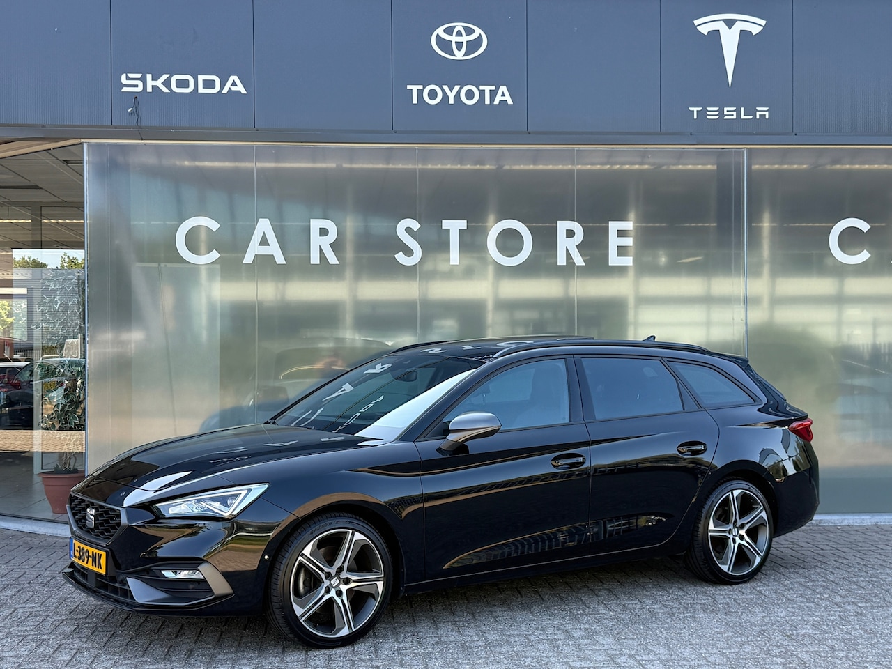 SEAT Leon Sportstourer - 1.5 TSI 150PK DSG FR PANO|ACC|MATRIX|DEALER ONDERHOUDEN - AutoWereld.nl