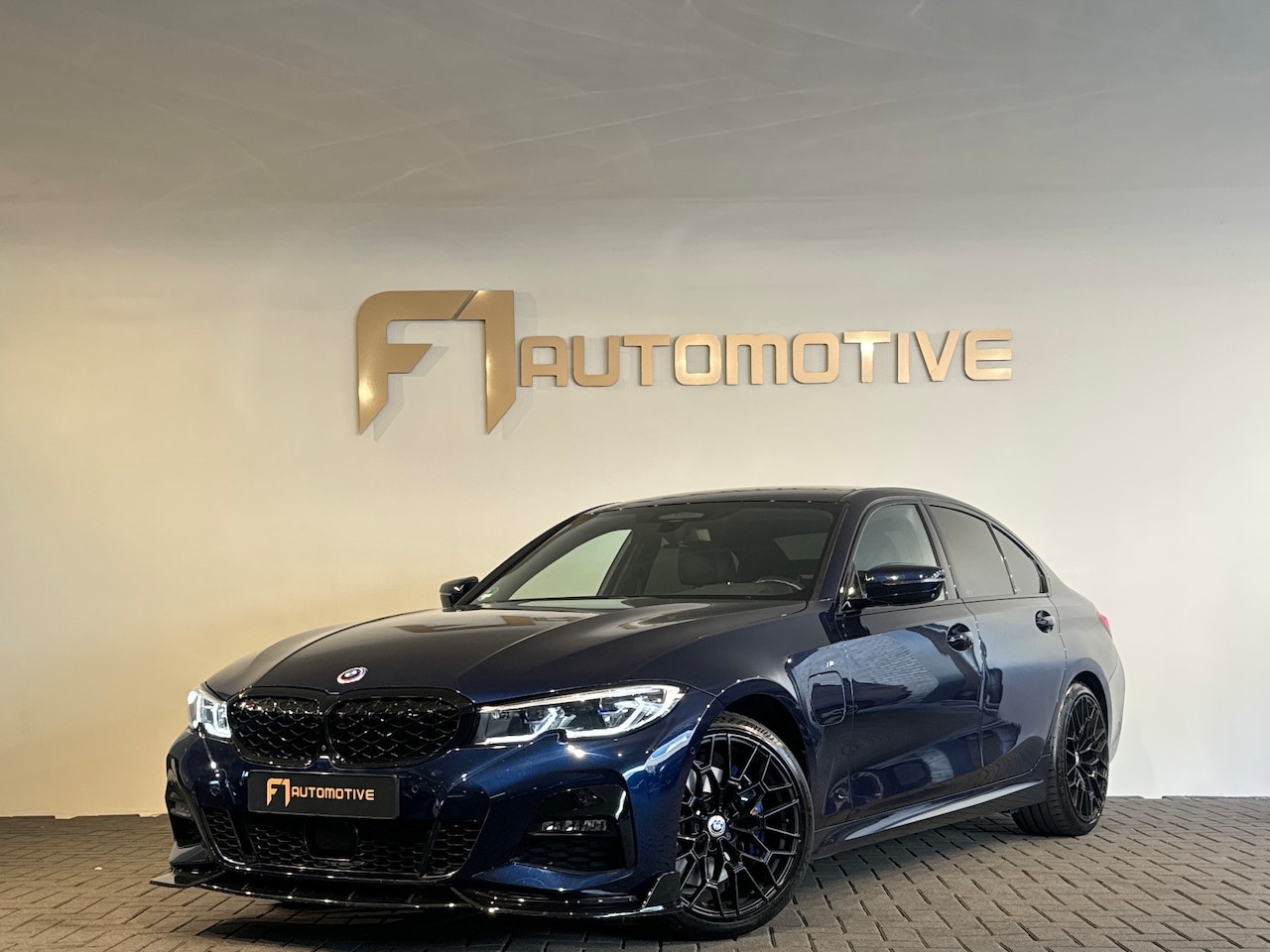 BMW 3-serie - 330e High Executive Laser|HuD|360c|BlindSpot|Keyless - AutoWereld.nl