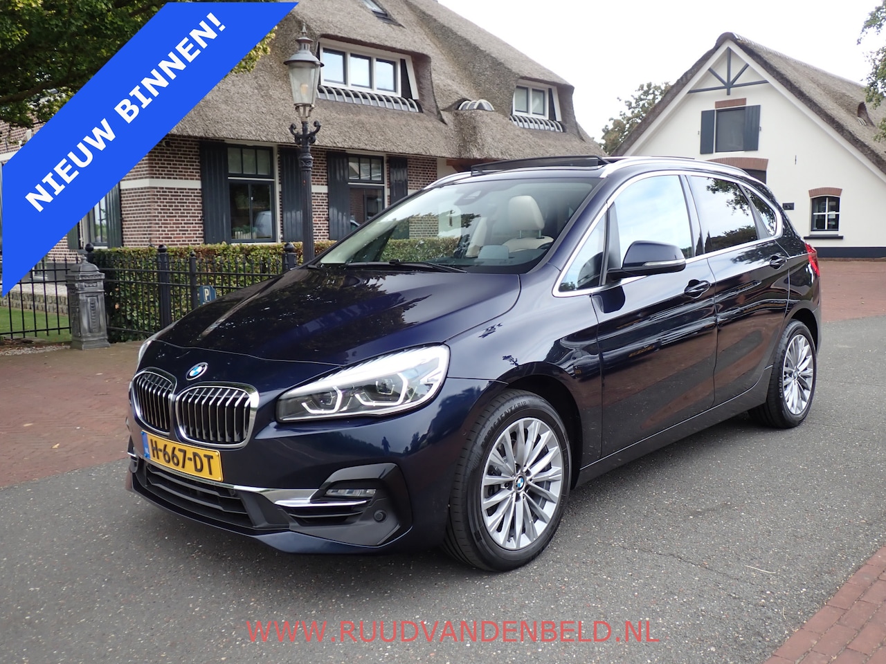 BMW 2-serie Active Tourer - 218i High Executive HEAD-UP / TREKHAAK / PANO / CAMERA - AutoWereld.nl
