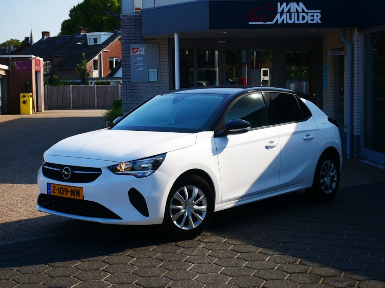 Opel Corsa - 1.2 Edition   **Airco//Navi//Camera ** - AutoWereld.nl