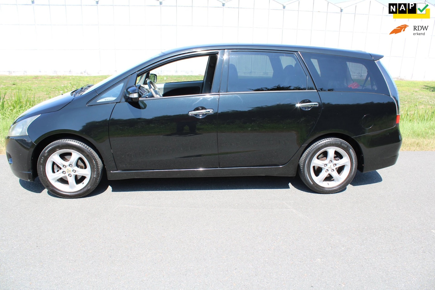 Mitsubishi Grandis - 2.4-16V Intense 7 Persoons met Nieuwe Apk - AutoWereld.nl