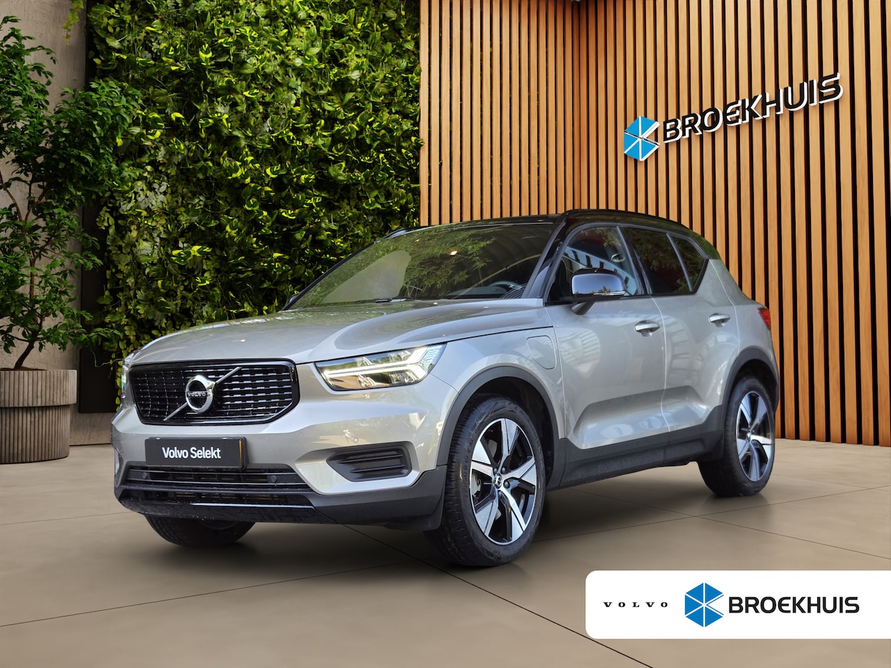 Volvo XC40 - 1.5 T5 Recharge R-Design | Trekhaak | Camera | Panoramadak | Memory | Stuur/stoelverwarmin - AutoWereld.nl