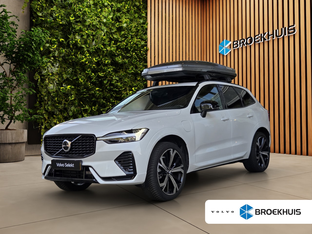 Volvo XC60 - 2.0 T6 Plug-in hybrid AWD Plus Dark | Trekhaak | Camera | Panoramadak | Memory | Pilot Ass - AutoWereld.nl