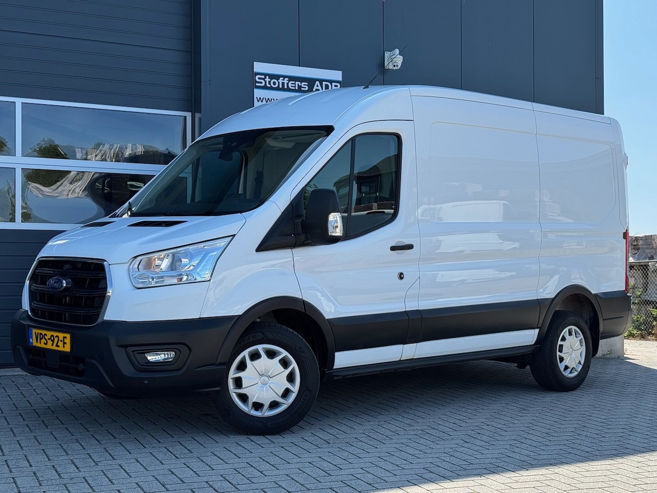 Ford Transit - 350 2.0 TDCI 130pk L2H2 Trend MHEV | Camera | Trekhaak | Winterpack | Cruise | Bluetooth | - AutoWereld.nl