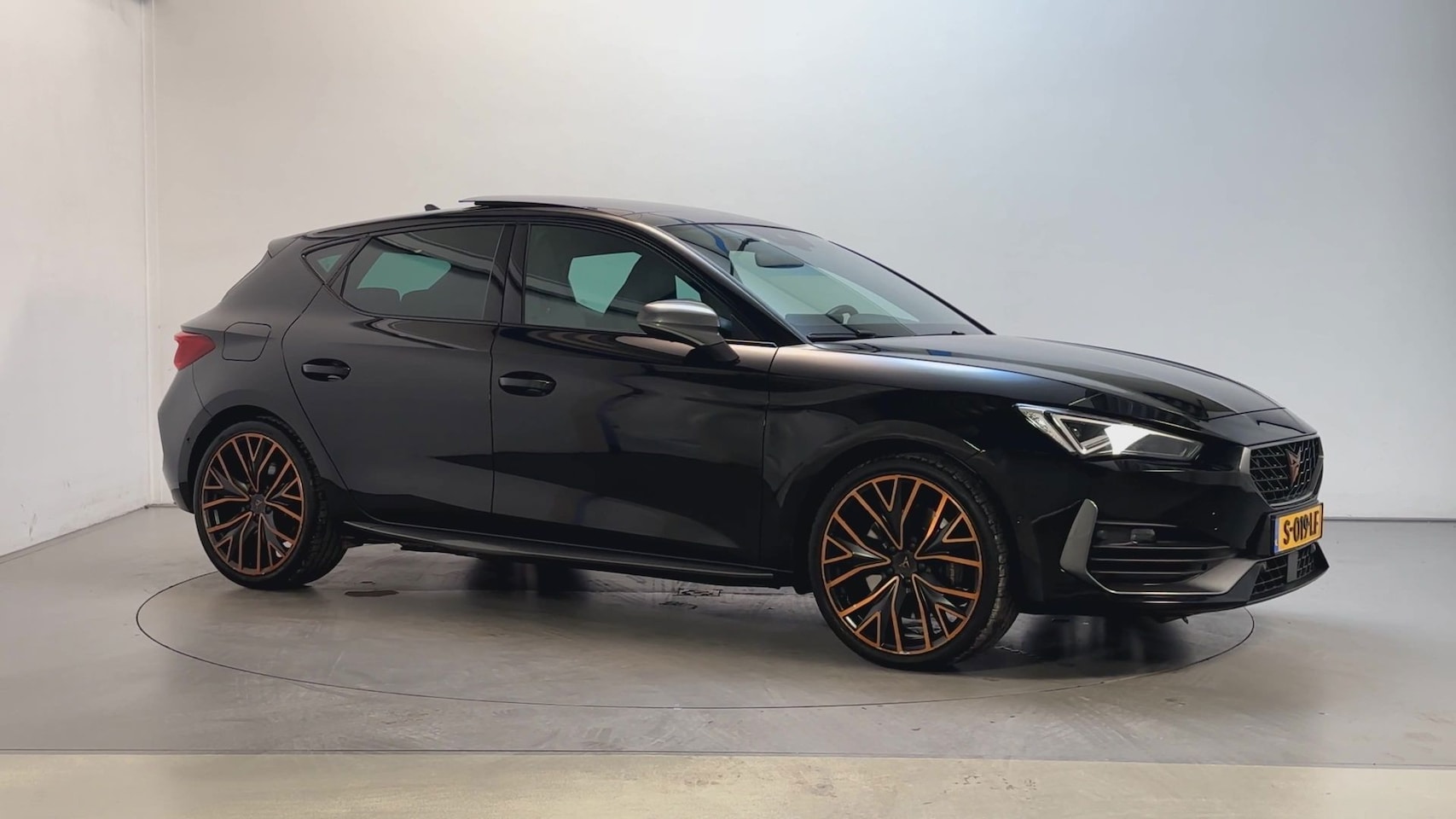 CUPRA Leon - 1.4 e-Hybrid VZ 245pk Copper Edition Panoramadak Leder Camera Stoelverwarming - AutoWereld.nl