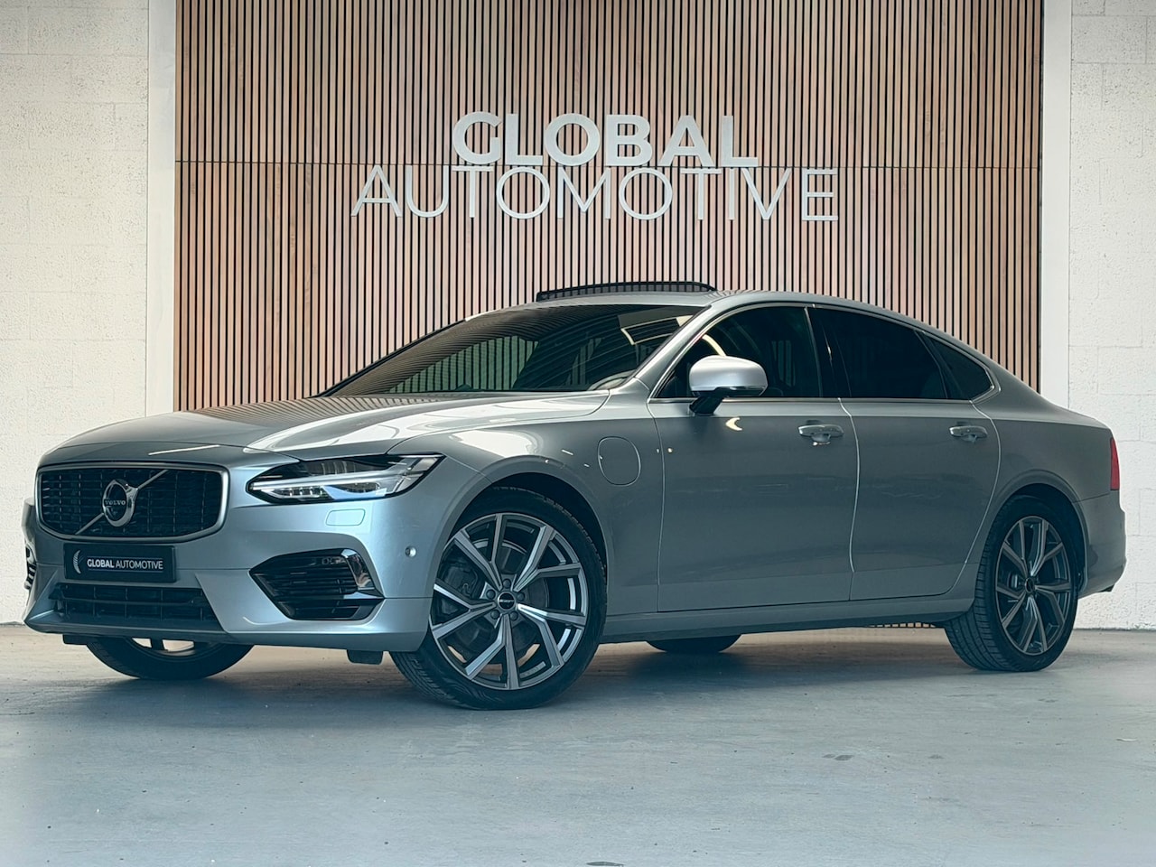 Volvo S90 - 2.0 T8 AWD Inscription R-Design - BOWERS & WILKINS - 360 CAMERA - PANORAMADAK - AutoWereld.nl
