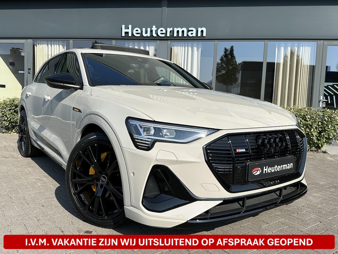 Audi e-tron - Quattro S line/Pano/B&O/Nachtzicht/96%SOH/Krijt Audi e-tron Quattro S line/ Pano/ B&O/ Nac - AutoWereld.nl