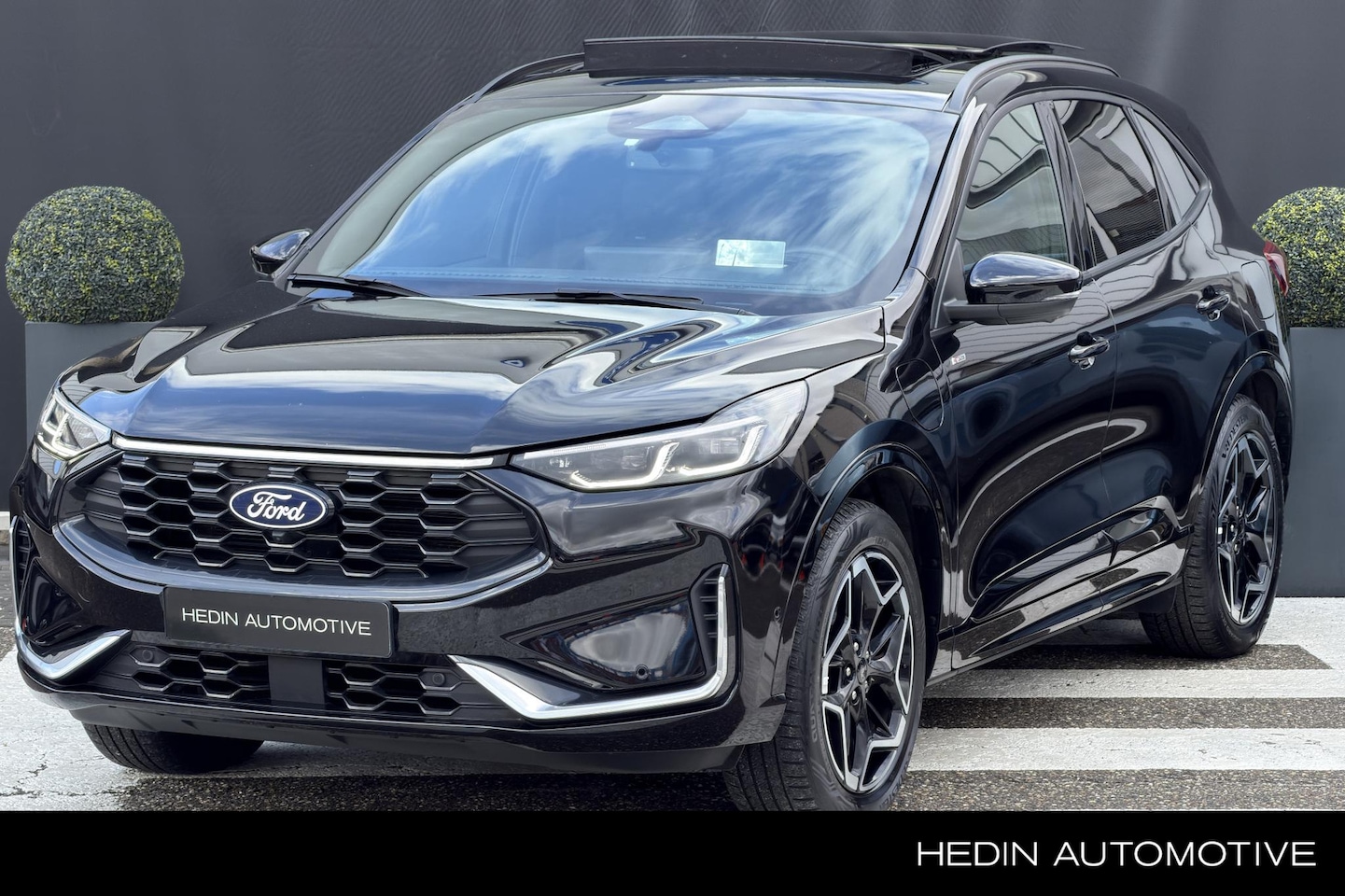 Ford Kuga - 2.5 PHEV ST-Line X | Panoramadak | Trekhaak | Winterpack | 19" LMV | Driver Assistance Pac - AutoWereld.nl