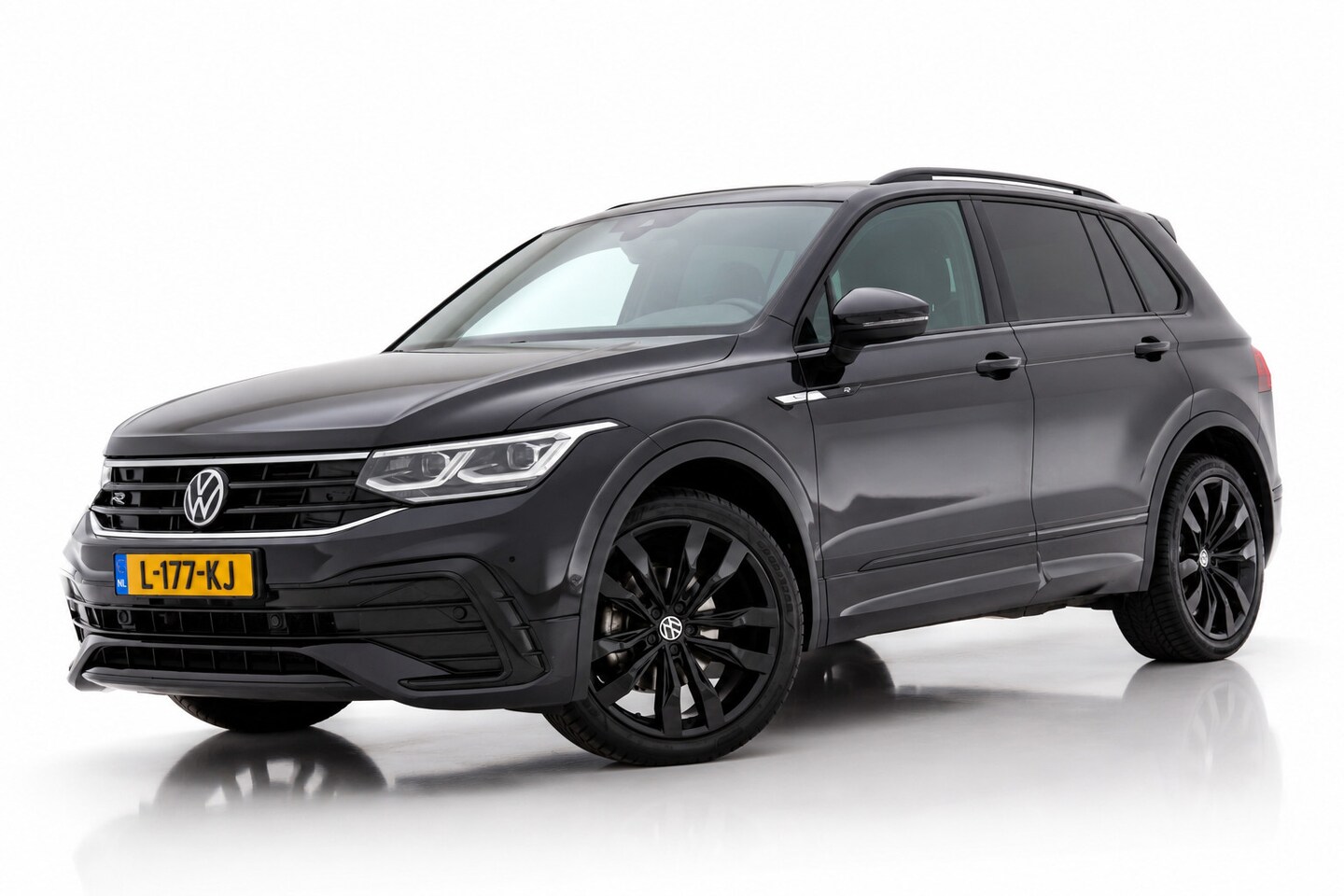Volkswagen Tiguan - 1.5 TSI R-Line Black Style | IQ.LIGHT | DEALER OND. | PANODAK | ADAPTIEVE CRUISE CONTROLE - AutoWereld.nl
