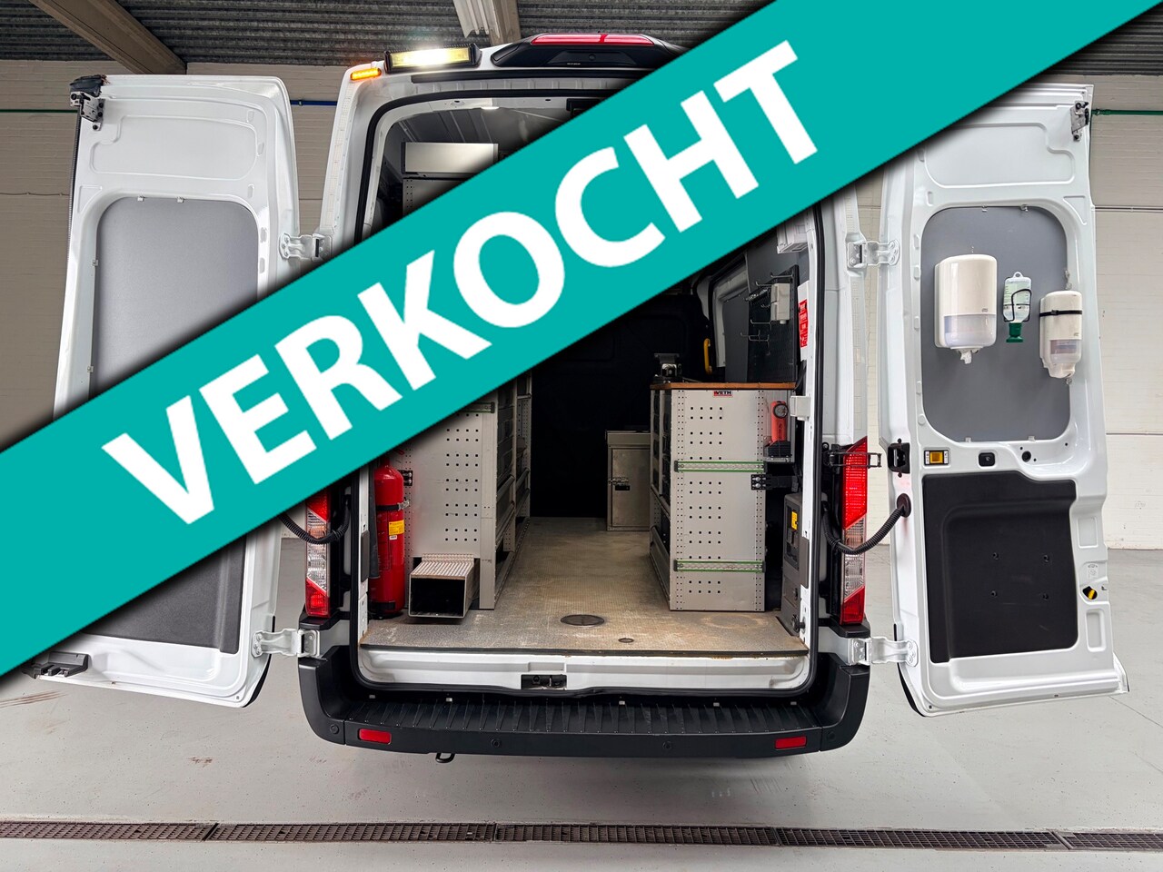Ford E-Transit - SERVICEWAGEN ELEKTRISCH AUTOMAAT 350 L2H3 Trend 68 kWh BOTT INRICHTING, V230 OMVORMER, RIJ - AutoWereld.nl