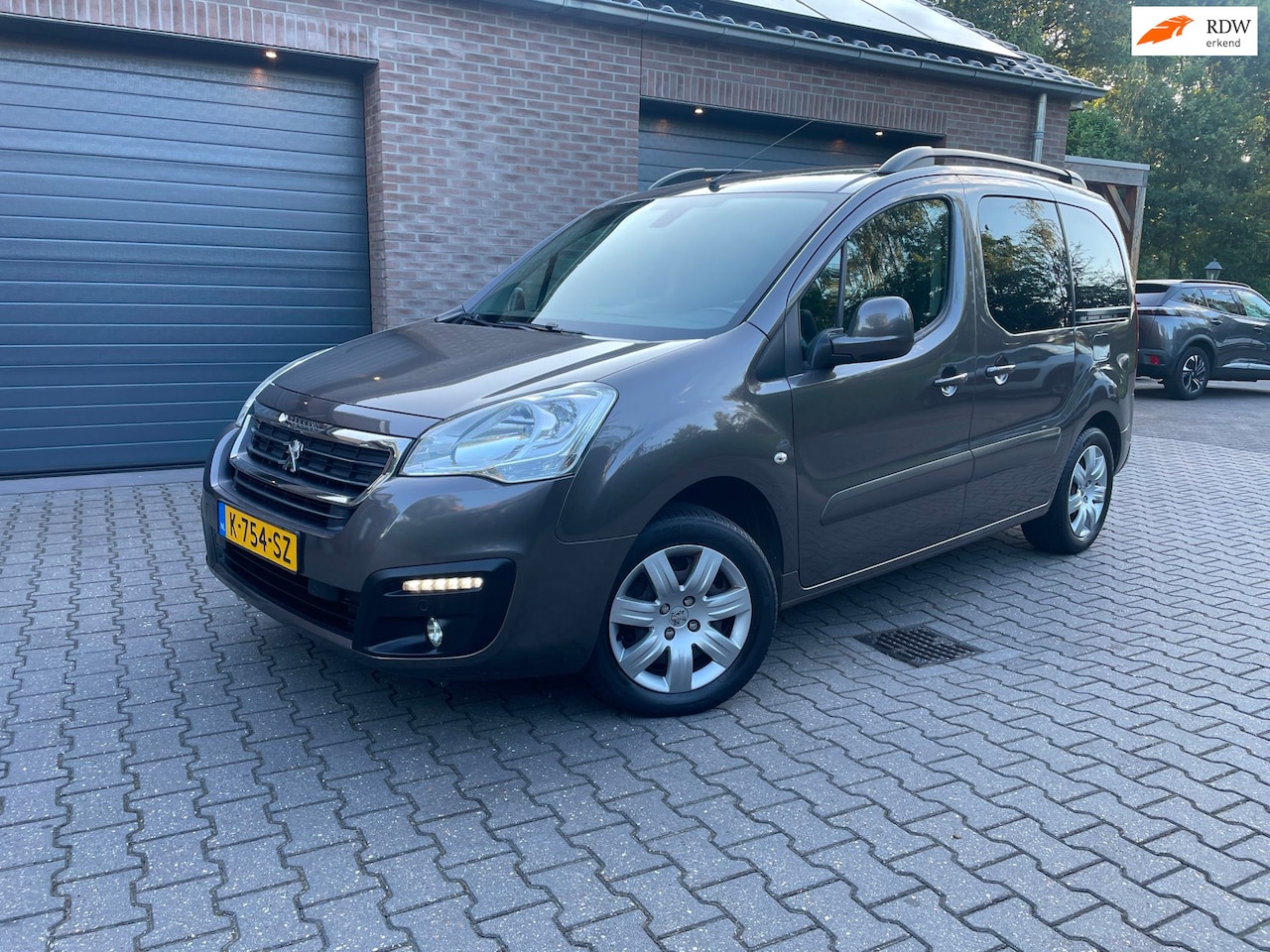 Peugeot Partner Tepee - 1.2 PureTech Allure CAMERA ECC PDC V+A 2018 - AutoWereld.nl