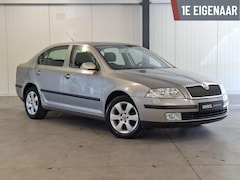 Skoda Octavia - 1.6 Ambiente Automaat (1e Eig./Trekhaak/NAP)