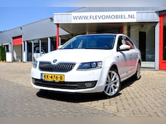 Skoda Octavia - 1.4 TSI 150pk Greentech Style Business Pano|Leder-Alcantara|Nav|CarPlay|LMV