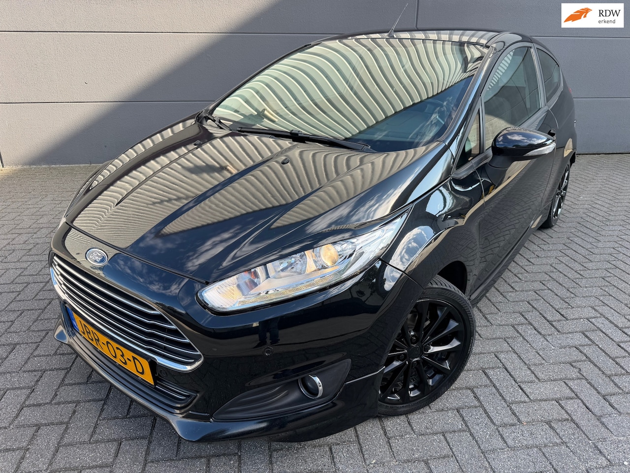 Ford Fiesta - 1.0 EcoBoost Titanium ST Line 125PK*Bluetooth*Velgen*Trekhaak*Park-Sensoren*NEW-APK - AutoWereld.nl