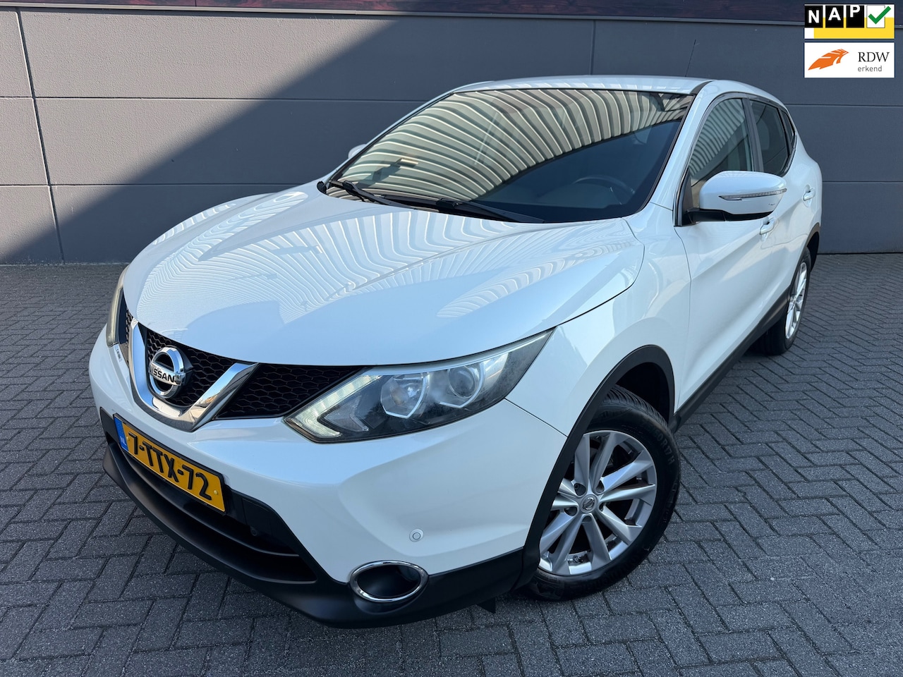 Nissan Qashqai - 1.2 Acenta*Trekhaak*Climat-Airco*Park-Sensoren*Cruise*APK*NAP*2eEigenaar - AutoWereld.nl