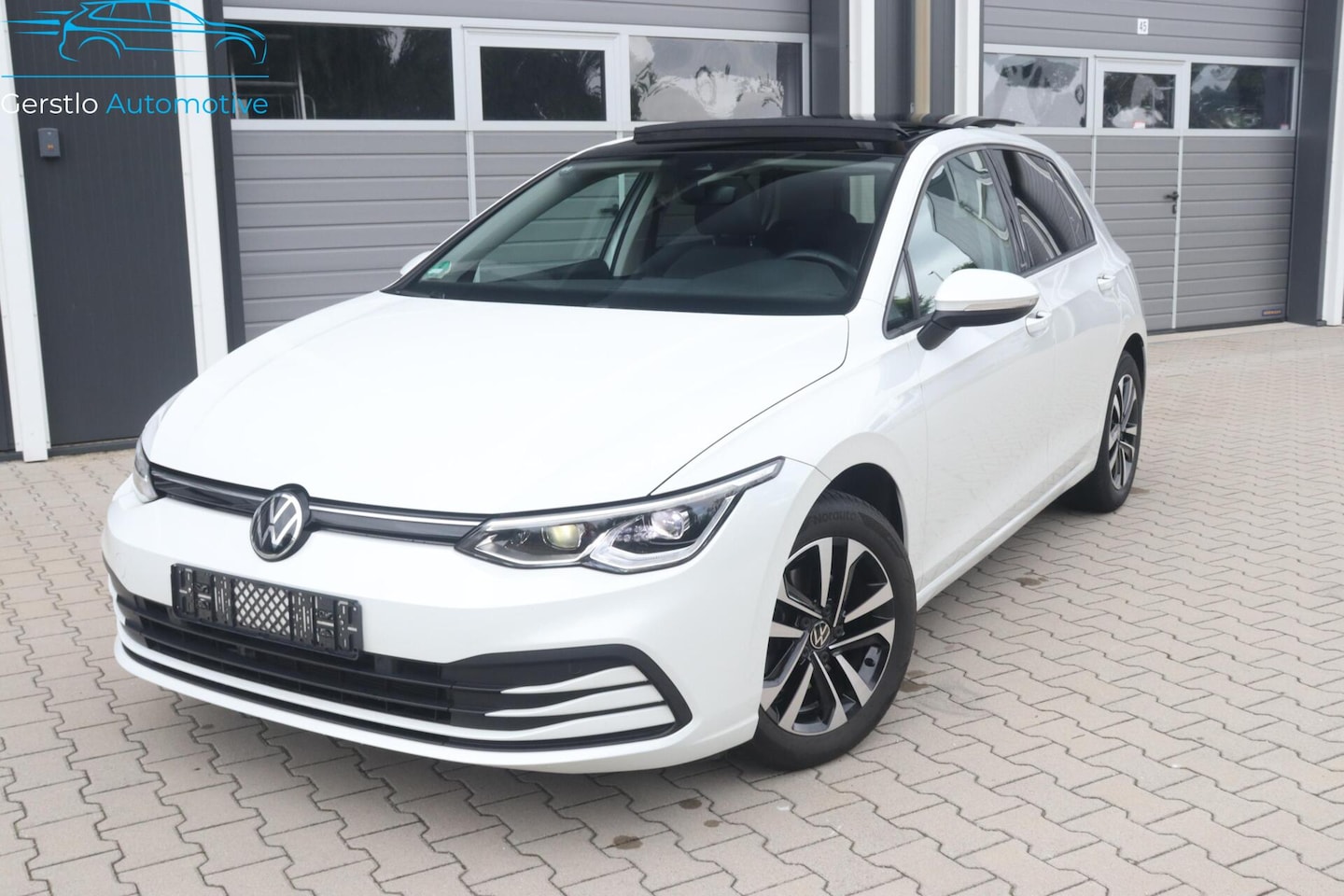 Volkswagen Golf - 1.0 eTSI United Pano ACC Camera Side assist - AutoWereld.nl