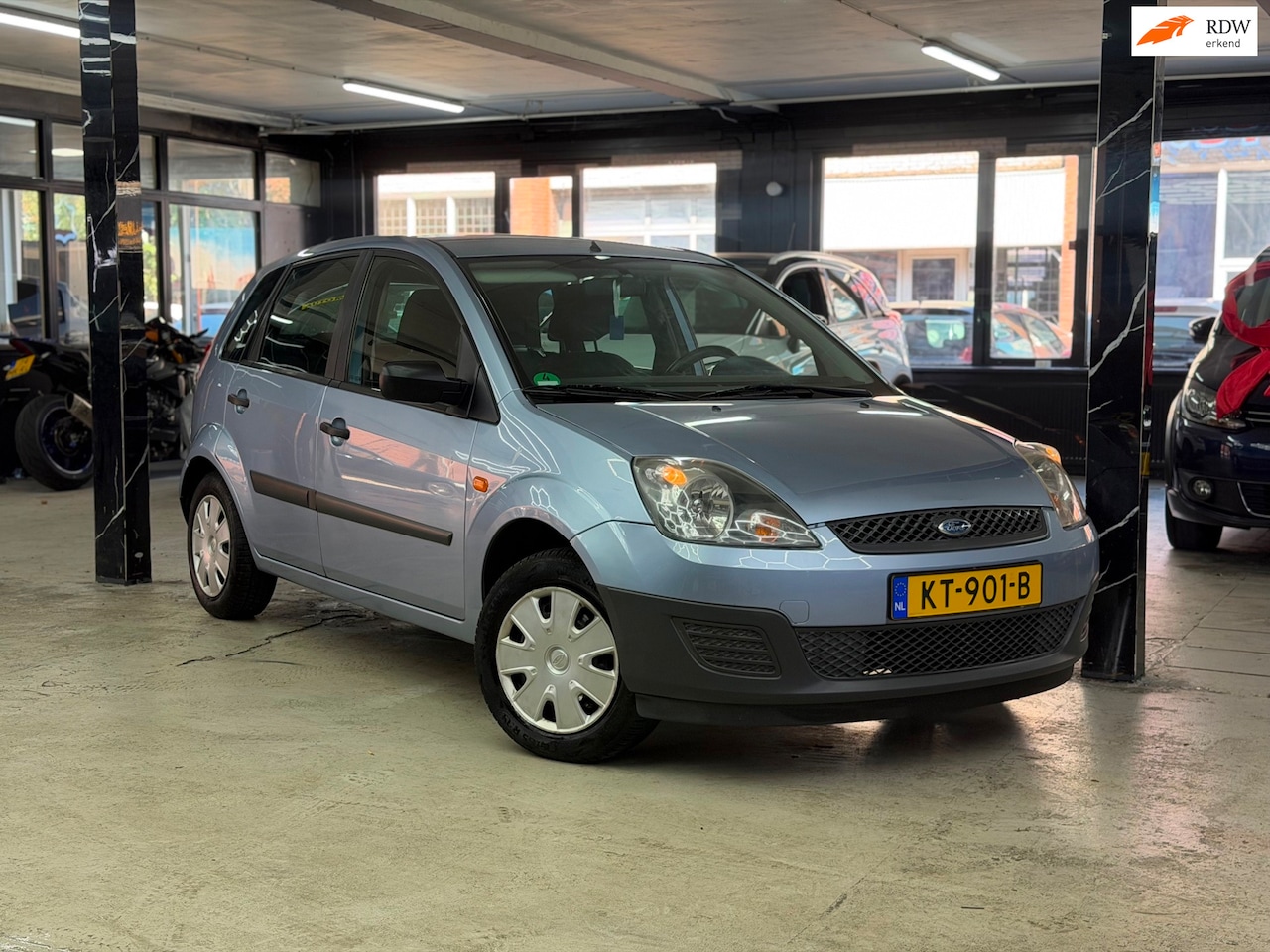 Ford Fiesta - 1.4-16V Ambiente Automaat | Airco - AutoWereld.nl