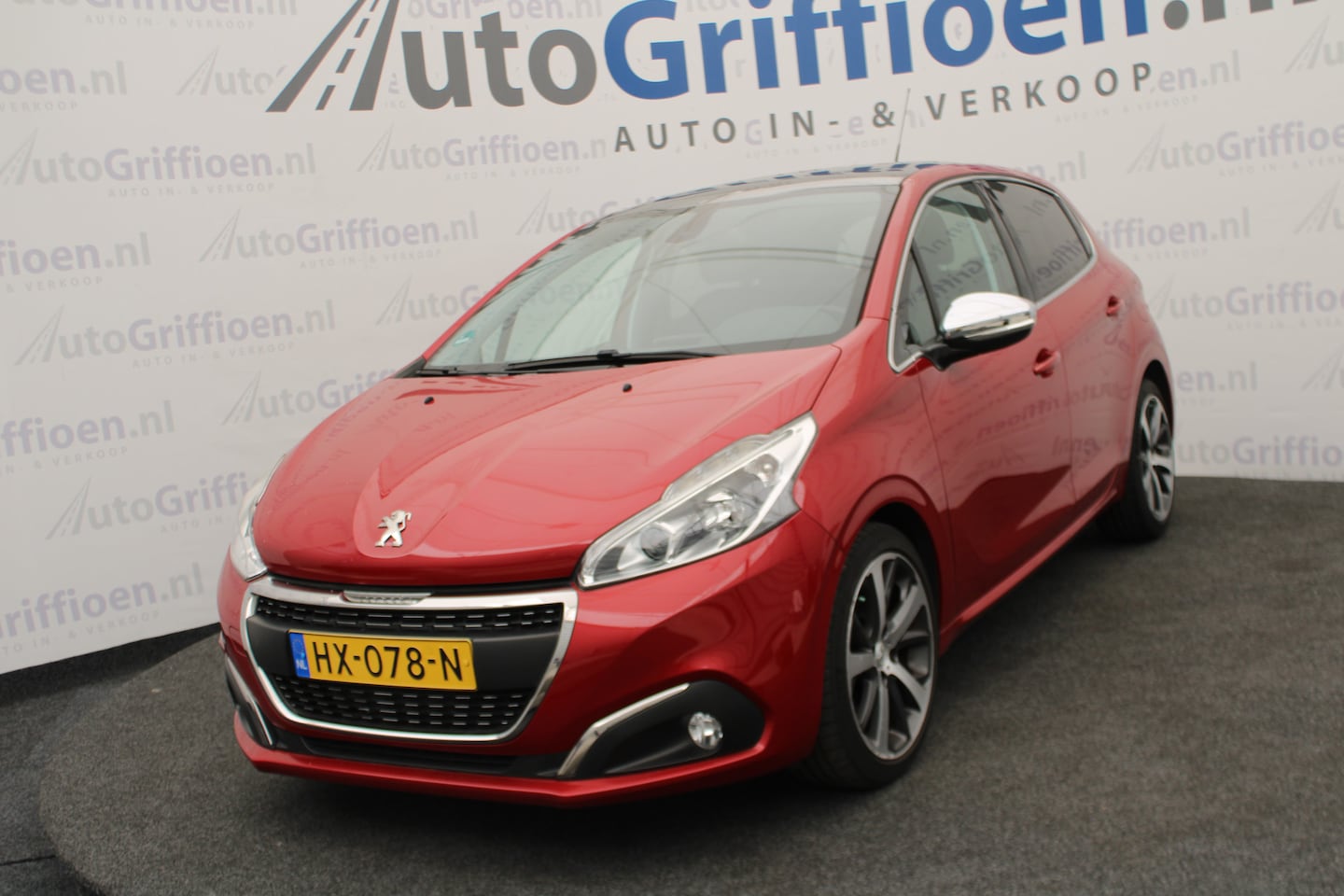 Peugeot 208 - 1.2 PureTech Première keurige 5-deurs met panoramadak - AutoWereld.nl
