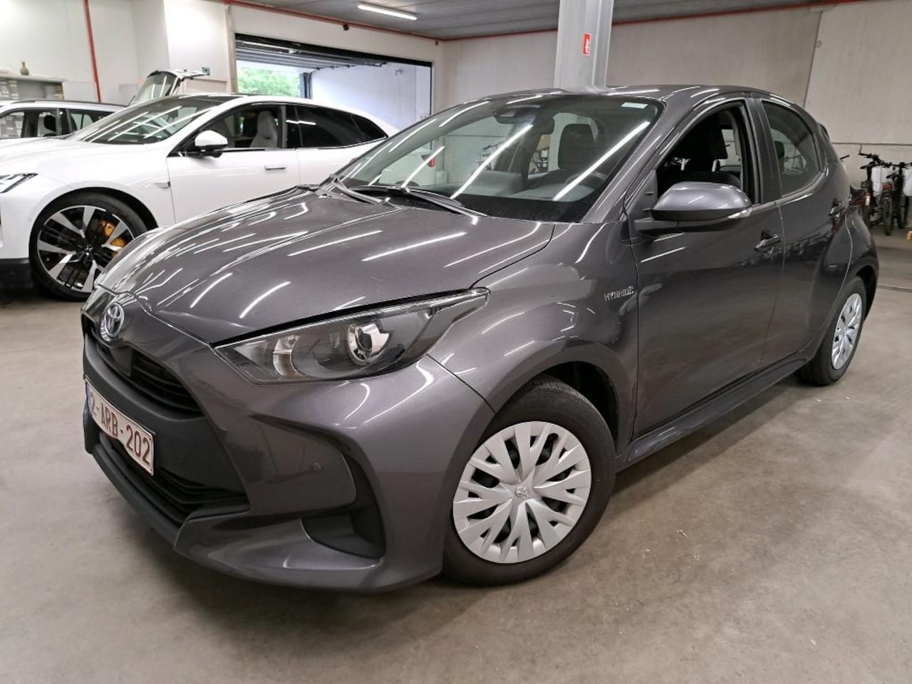 Toyota Yaris - 1.5 Hybride Active Navi PDC vol dealer onderhouden - AutoWereld.nl