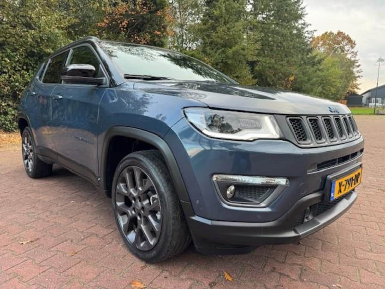 Jeep Compass - 4xe 240 Plug-in Hybrid 180PK TRAILHAWK/PANO/LEER/LED - AutoWereld.nl