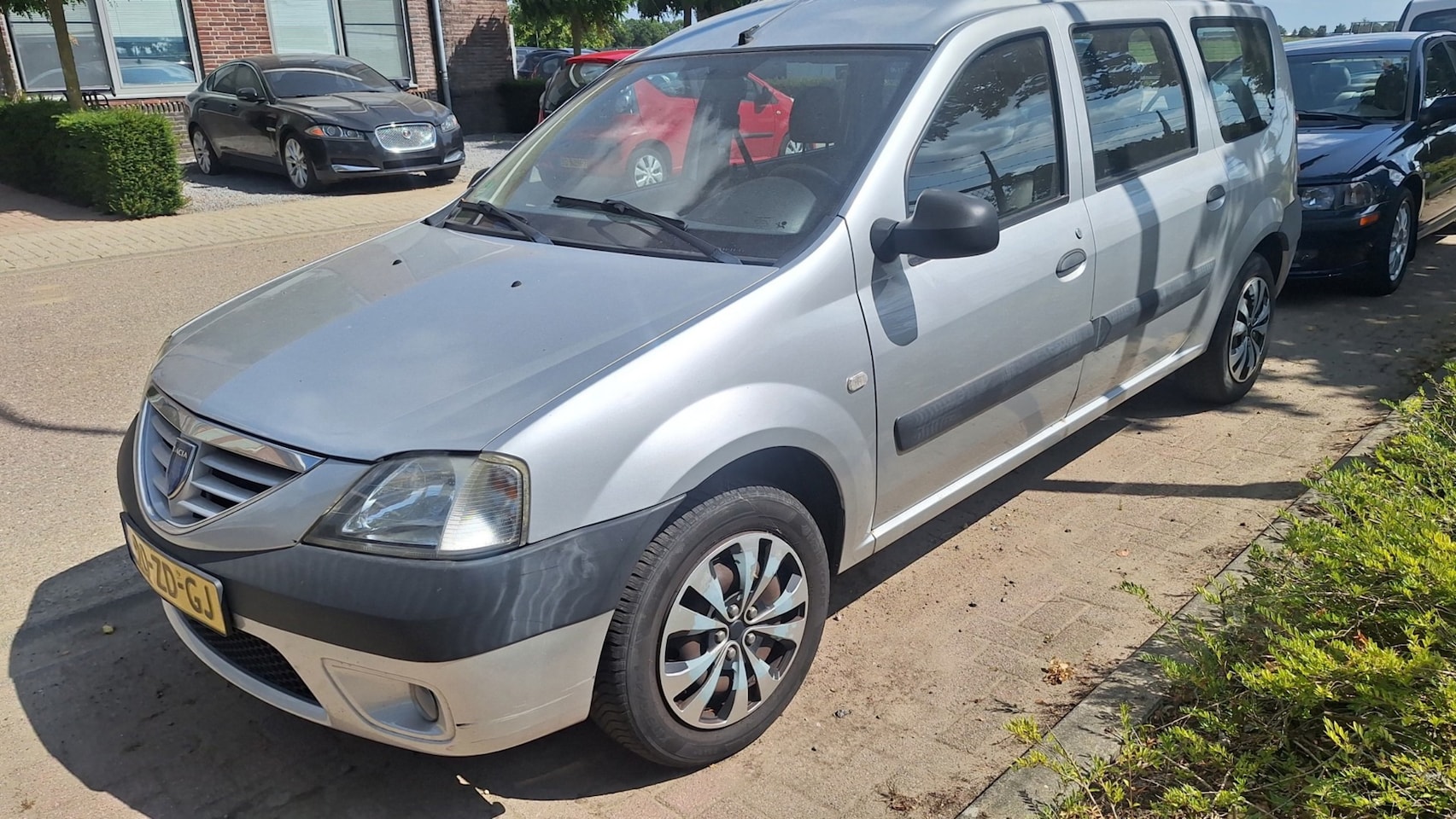 Dacia Logan MCV - 1.6 Lauréate 1.6 Lauréate - AutoWereld.nl