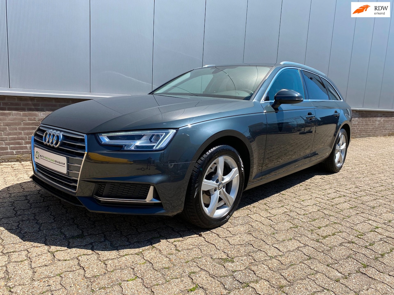 Audi A4 Avant - 30 TDI Sport-Line Dynamische verlichting, Leer, Navi, Trekhaak - AutoWereld.nl