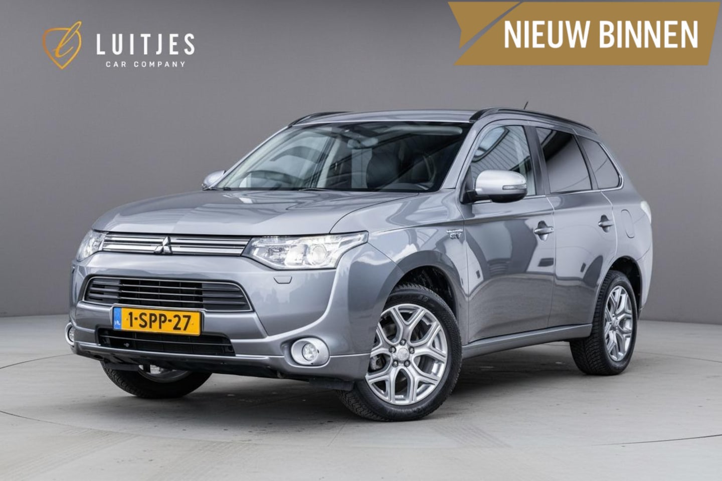 Mitsubishi Outlander - 2.0 PHEV Instyle Schuifdak|Leder|Trekhaak|Elek.a-klep|Camera|Rockford-Fosgate - AutoWereld.nl