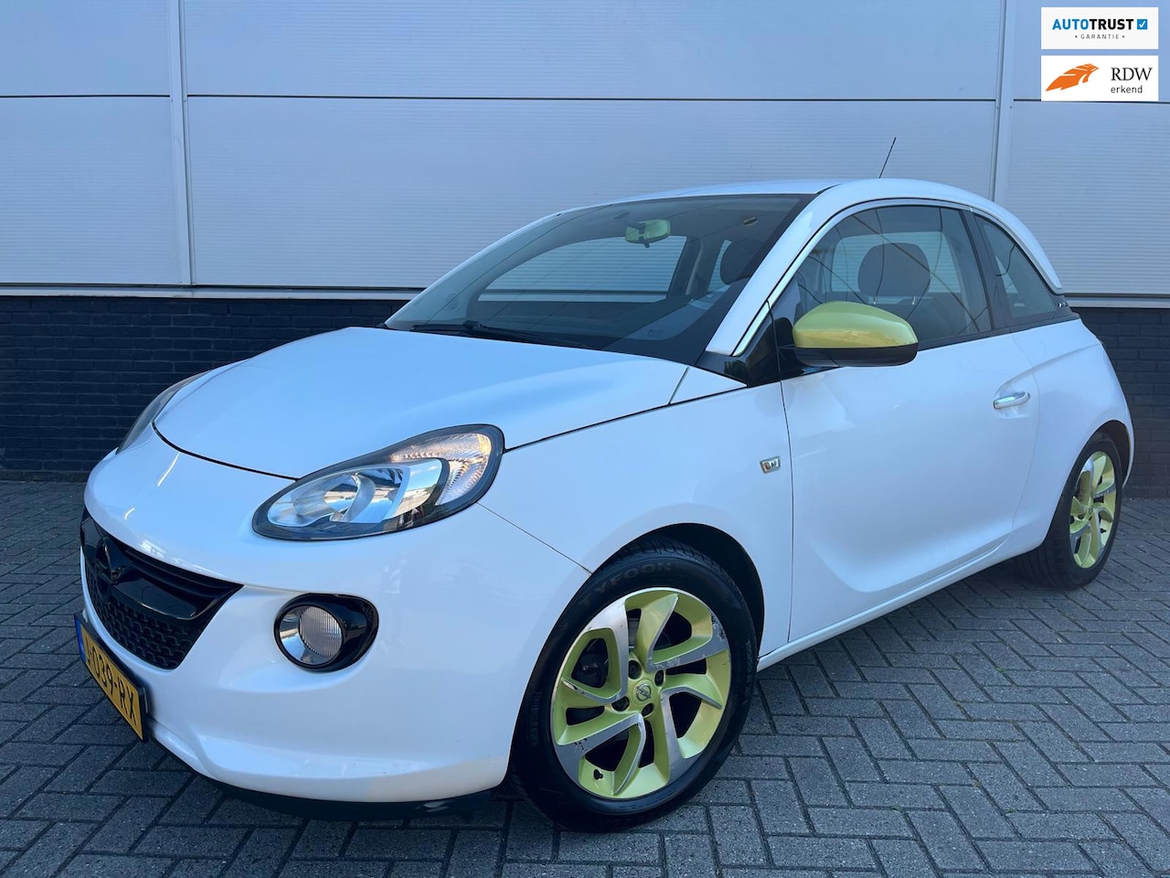 Opel ADAM - 1.2 Glam Airco - Multimedia scherm - Lm velgen - cruise control - isofix - Sportstoelen - AutoWereld.nl
