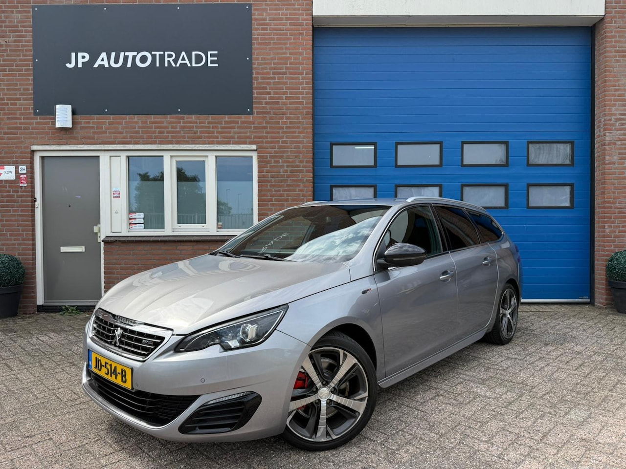 Peugeot 308 SW - 1.6 e-THP GT 205 | NAP | Leer | Led | 18" LMV | GT - AutoWereld.nl