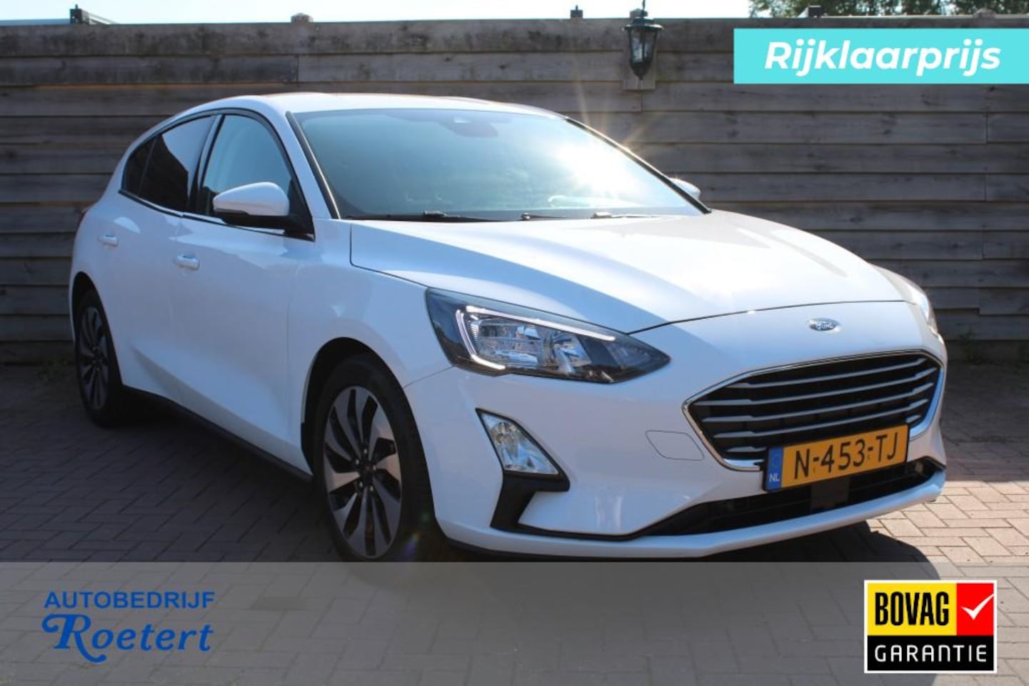 Ford Focus - 1.0 125pk EB Hybrid airco/carplay/navi/cruise/PDC 5-deurs - AutoWereld.nl