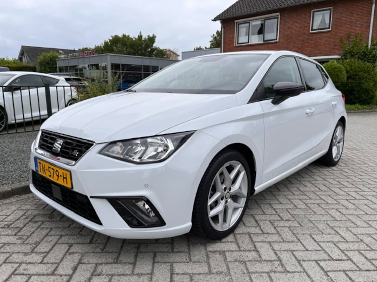 SEAT Ibiza - 1.0 TSI FR Business Intense / Navi / CarPlay - AutoWereld.nl
